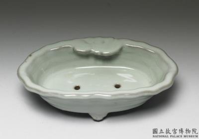 图片[2]-Flowerpot with four legs and linear pattern in green glaze, Qing dynasty, Qianlong reign (1736-1795)-China Archive